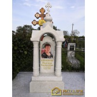 Часовни из белого мрамора и гранита